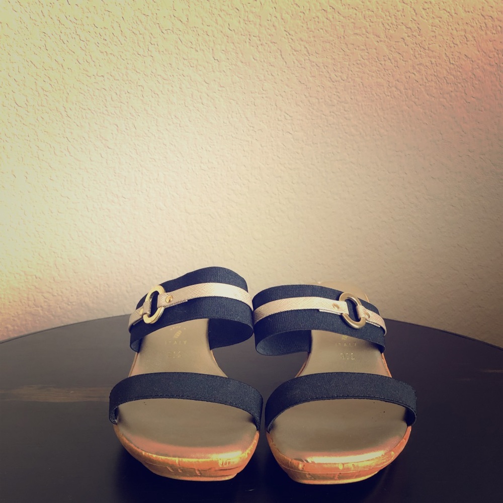Excellent condition sleek summer sandals